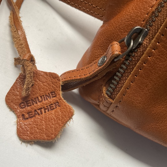 Spikes & Sparrows  Waist Bag Crossbody Leather Cognac Front Back Zip Pockets - Picture 9 of 9